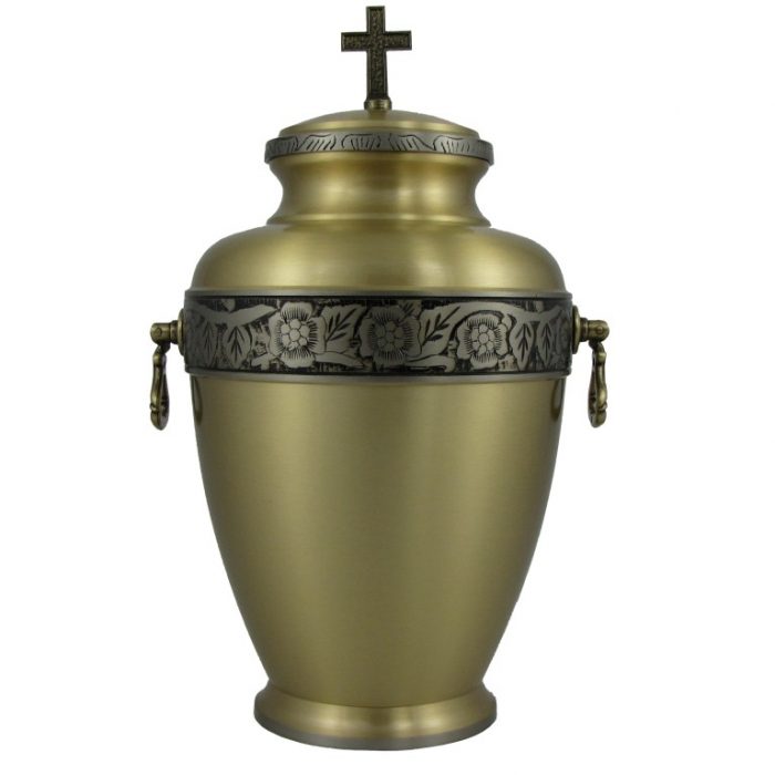 Aukso spalvos žalvarinė urna su sidabro spalvos ornamentu